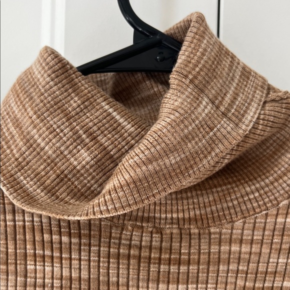 Banana Republic Space-Dye Turtleneck Sweater Top in Camel Color - Picture 10 of 12
